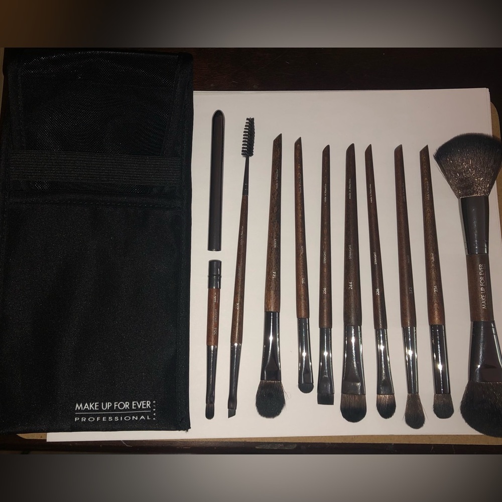 Make up for ever - brushes with pocket